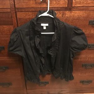 Black Short Sleeves Ruffled Shrug